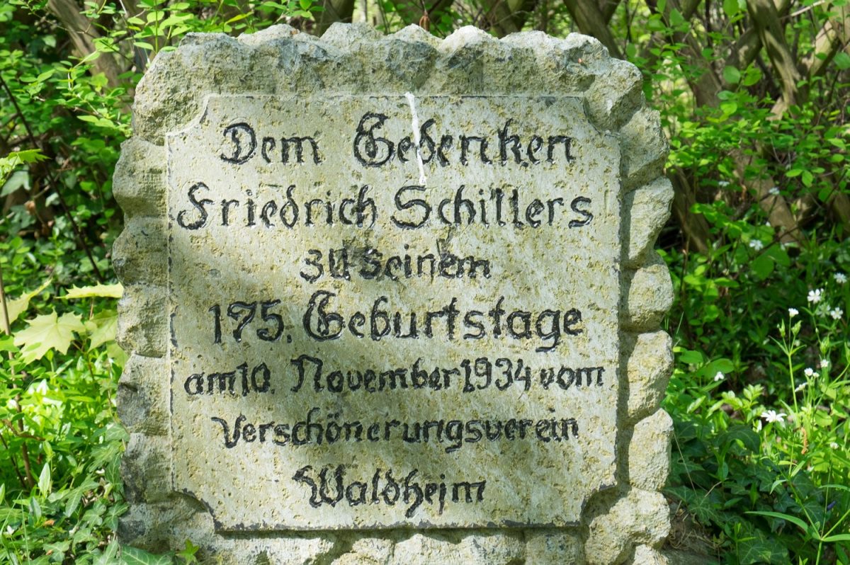 Der Verschönerungsverein Waldheim wurde 1869 gegründet und stellte 1954 seine Tätigkeit ein. 2006 erweckten ihn engagierte Bürger zu neuen Leben. Auf der Schillerhöhe ist ein früher Gedenkstein zu finden.