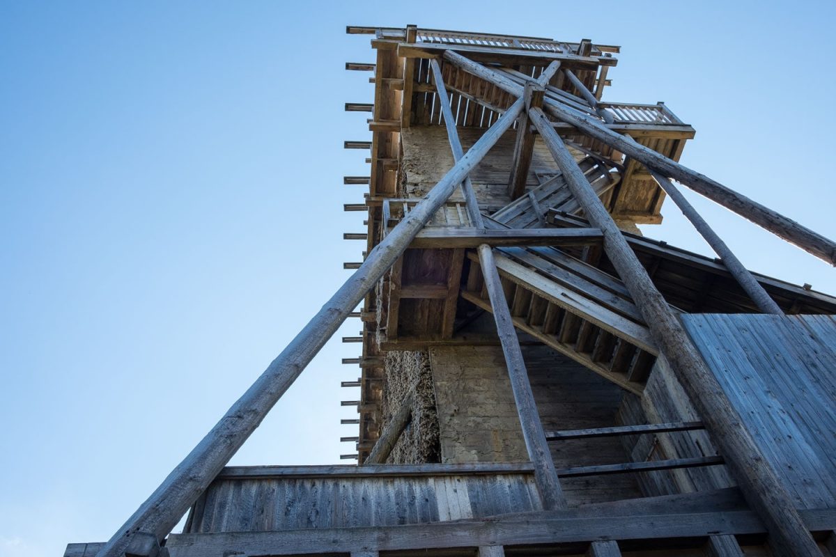 Das Gradierwerk in Bad Kösen besitzt einen Aufstieg zum Oberdeck in 20 Meter Höhe