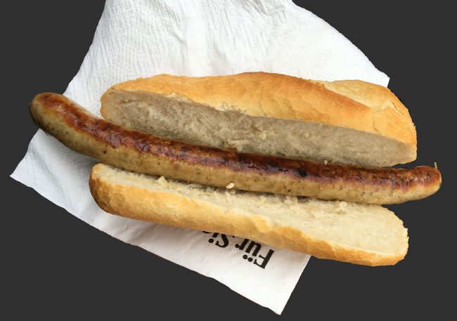 Ein untergewichtiger Karlsruher Bratwürstchen im Weck bekommen Sie auf der Kaiserstraße in Karlsruhe bei Schlemmermayer.