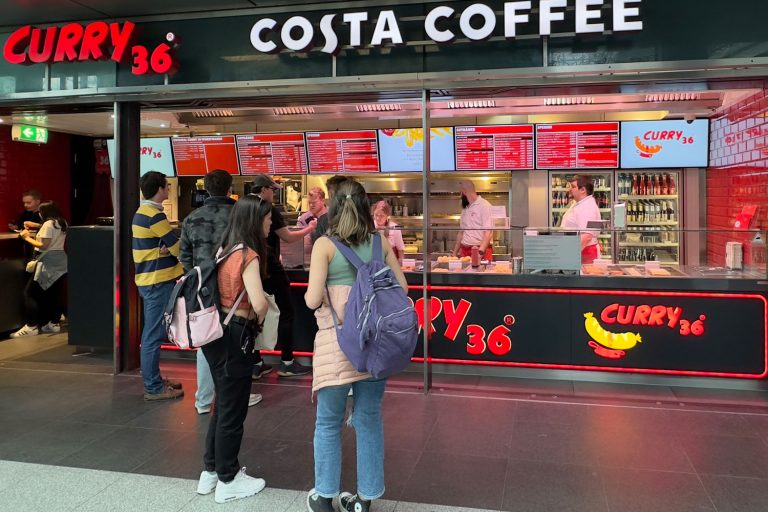 Wenn das Original so schmecken soll, dann nie wieder Currywurst 36 in Berlin und auch an anderen Orten.