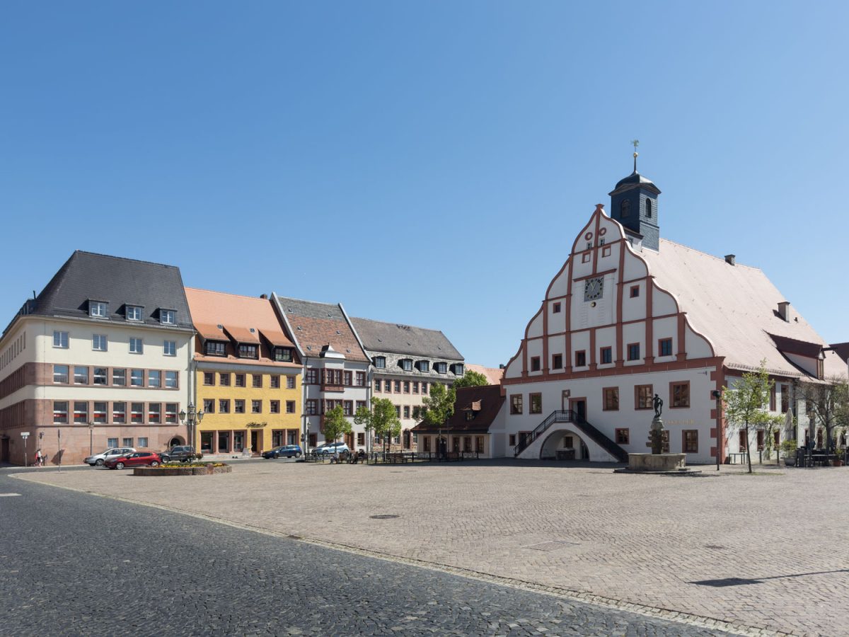 Ein Warzeichen von Grimma-das Tor zum Muldental ist das Renaissance Rathaus auf dem Markt. Es dominiert den Platz und gibt ihm seinen besonderen Charakter.