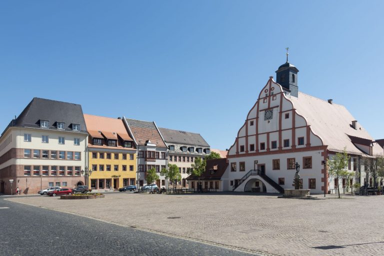 Ein Warzeichen von Grimma-das Tor zum Muldental ist das Renaissance Rathaus auf dem Markt. Es dominiert den Platz und gibt ihm seinen besonderen Charakter.