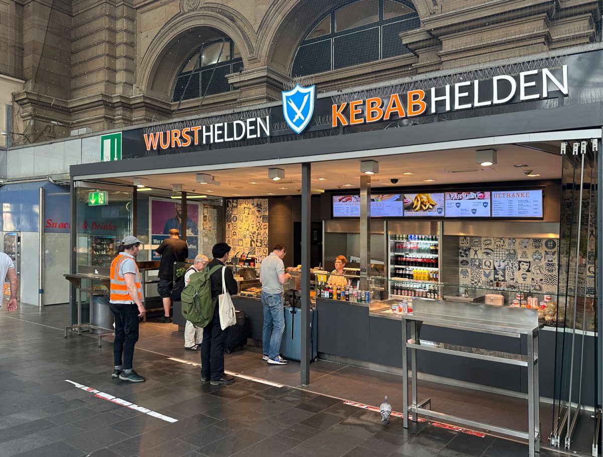 Frankfurts billige Bratwursthelden haben eine günstigere Bratwurst als auf dem Hauptbahnhof in Leipzig. Eventuell auch die bessere?