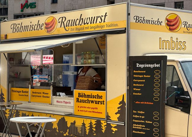 Die Böhmische Rauchwurst auf dem Markt in Chemnitz ist echt gut, saftig und würzig bekommt man diese zu einem attraktiven Preis.