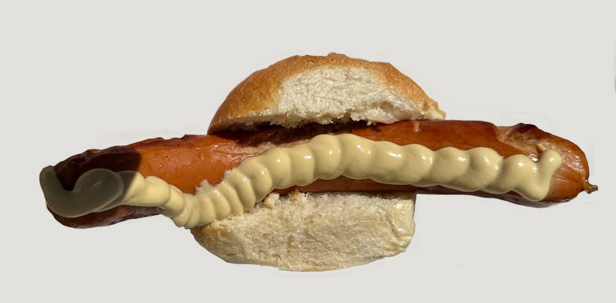 Chemnitzer Böhmische Rauchwurst mit Senf schmeckt. Zumal diese in einem echt guten Brötchen gereicht wird.