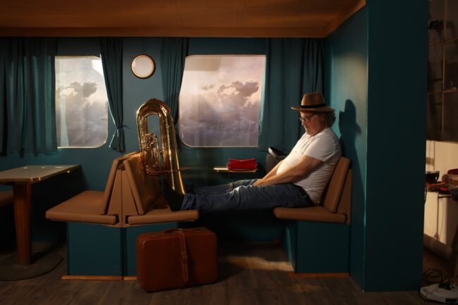 Die inszenierte Fotografie von Horst Kistner hat auch immer viel mit Beleuchtung zu tun. Er ist dann oft das erste Model.