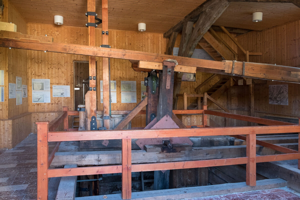 Der Soleschacht Bad Kösen innen mit Mechanik der Wasserkunst ist ein Wunderwerk der Machanik und immernoch voll funktionsfähig.