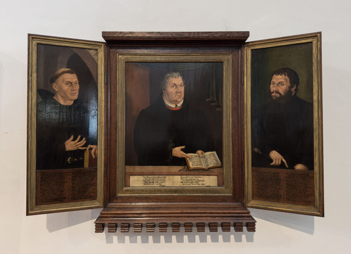 Veit Thiem Das Weimarer Luther Triptychon von 1572 in der Stadtkirche zu Weimar ist von seinem Schüler nach Vorlagen von Lukas Cranach gemalt.