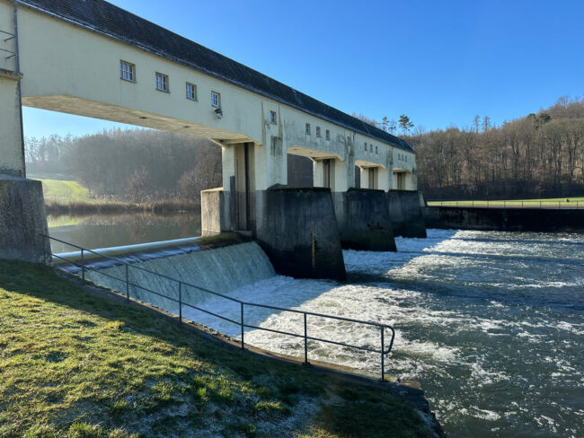 Weitgehend unbekannt ist, dass eines der größten Hochwehre Europas bei Klosterbuch zu finden ist.