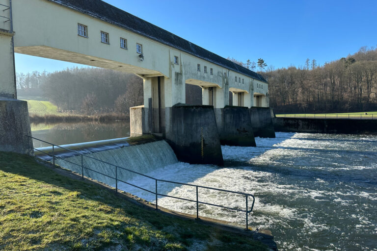 Weitgehend unbekannt ist, dass eines der größten Hochwehre Europas bei Klosterbuch zu finden ist.