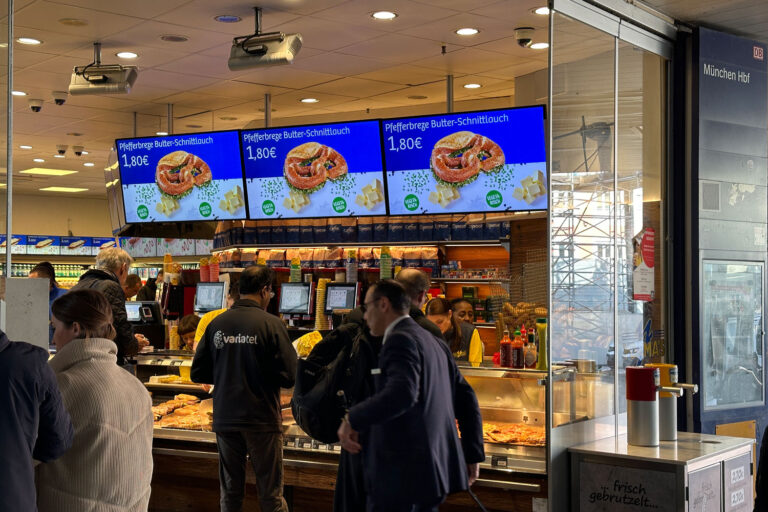 An dem einen Imbissstand gibt es die Bratwurst auf dem Münchner Hauptbahnhof für 3 Euro. Und einige Meter weiter für 5 €. Ist das normal?