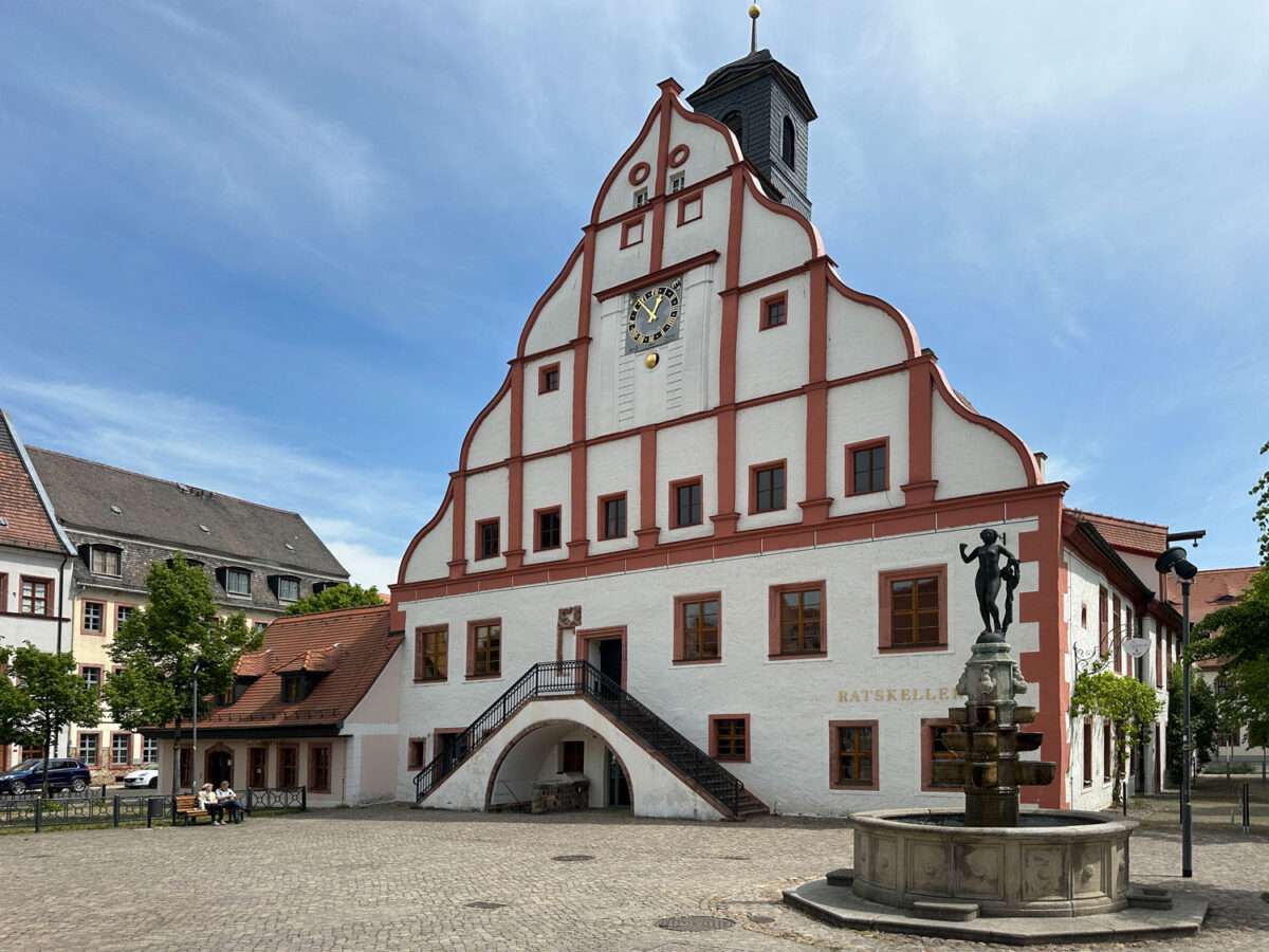 Das Rathaus Grimma ist ein Stilmix aus Gotik und Renaissance und sehr besonders sowie prägend für die Stadt.