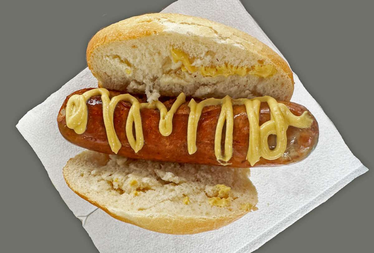 Eine echte Eichsfelder-Bratwurst in der Semmel ist dicker als eine Thüringer und dadurch auch saftiger.