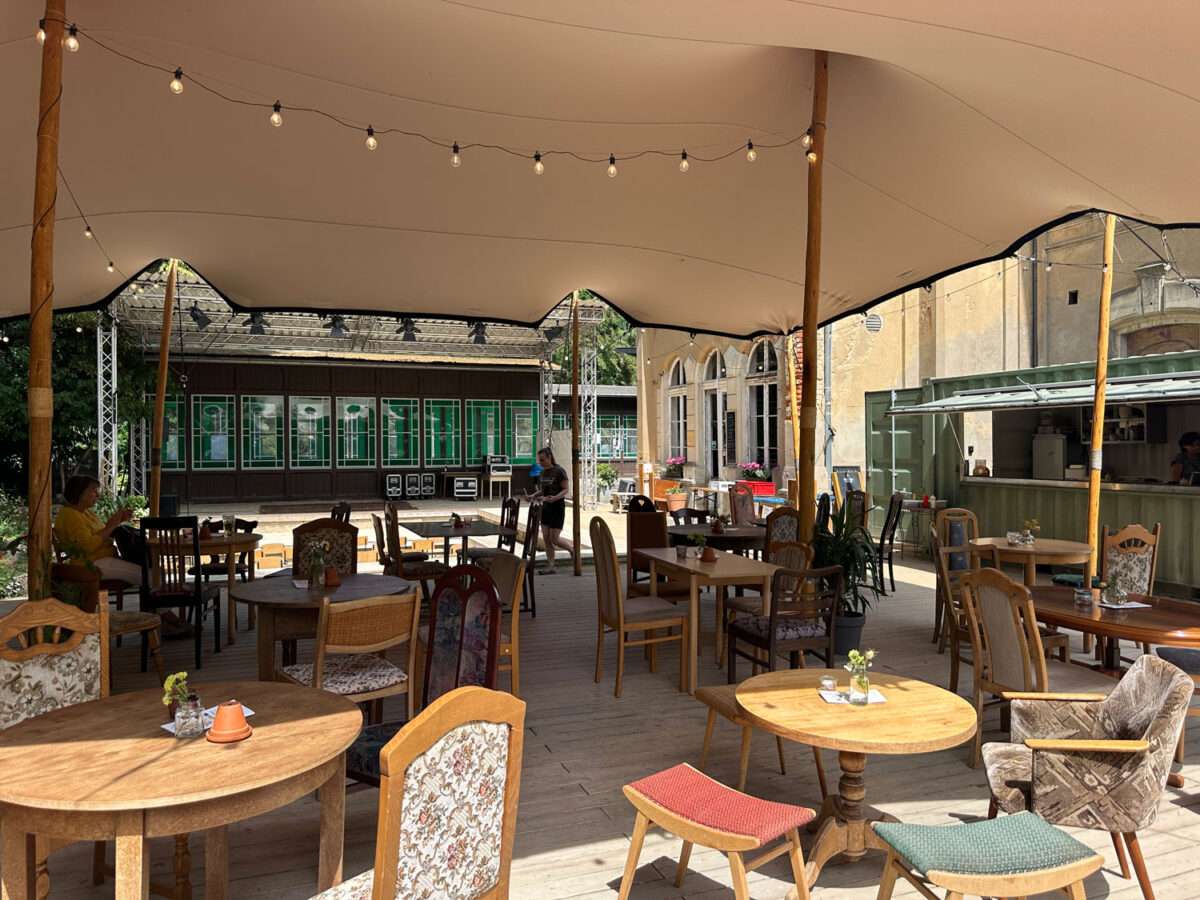 Der Biergarten im Sommer des Leisniger Kulturbahnhof ist für mich einer der schönsten weit und breit.