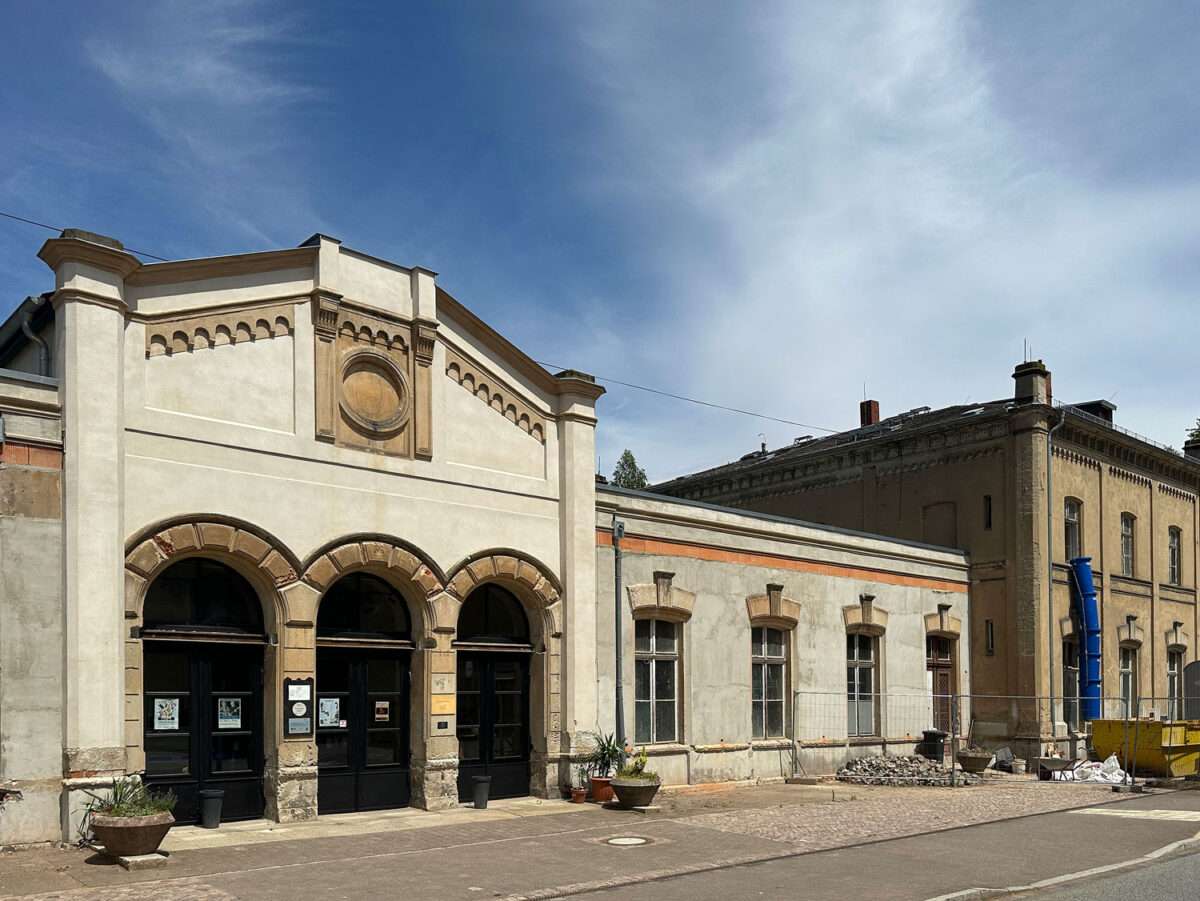 Ein lohnendes Ziel im malerischen Muldental ist der Bahnhof Leisnig. Stück für Stück wird er saniert und schöner.
