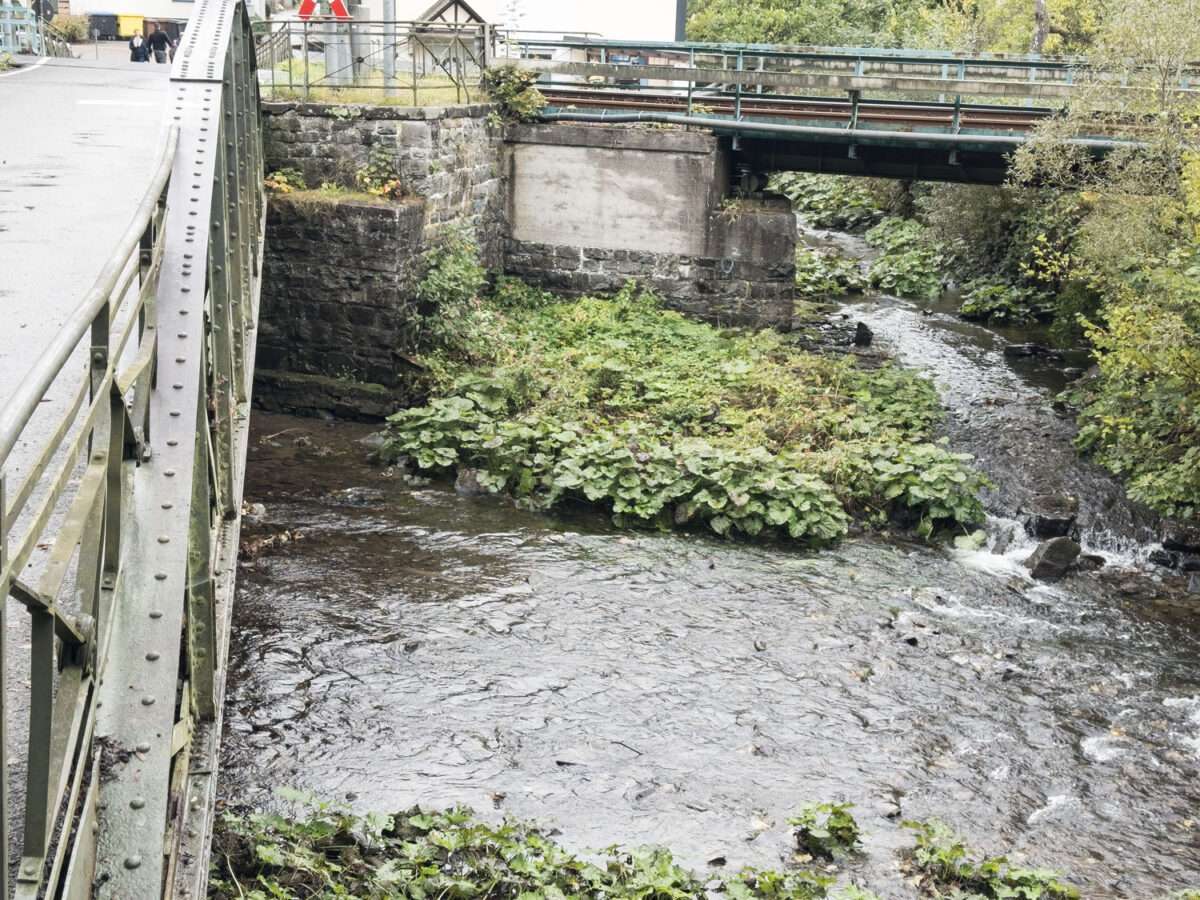 Den Zusammenfluss von Laasphe und Banfe sehen Sie auf dem Weg zum Kurpark.