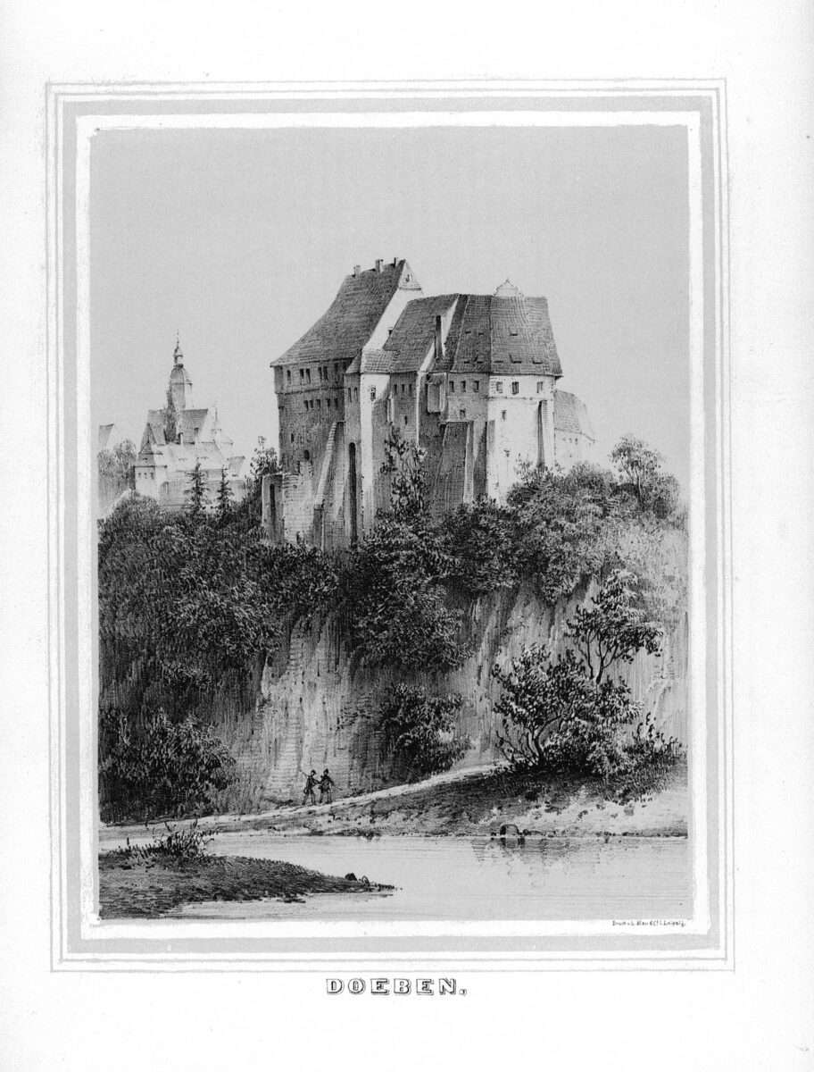 Schwarzweiße Lithografie von Schloss Döben bei Grimma. Die Gebäude stehen auf einem steilen Felsen über der Mulde, darunter führt ein Weg am Ufer entlang. Zwei kleine Wanderer sind im Vordergrund zu sehen. Unter der Abbildung steht der Ortsname „DOEBEN“.