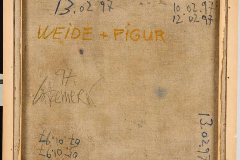 Rückseite eines Gemäldes mit der Aufschrift „Weide + Figur“, mehreren Datierungen von 1997 und 2000 sowie handschriftlichen Einträgen